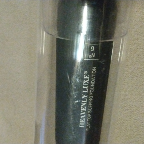 Heavenly Luxe Flat Top Buffing Foundation Brush #6 - Picture 2 of 6